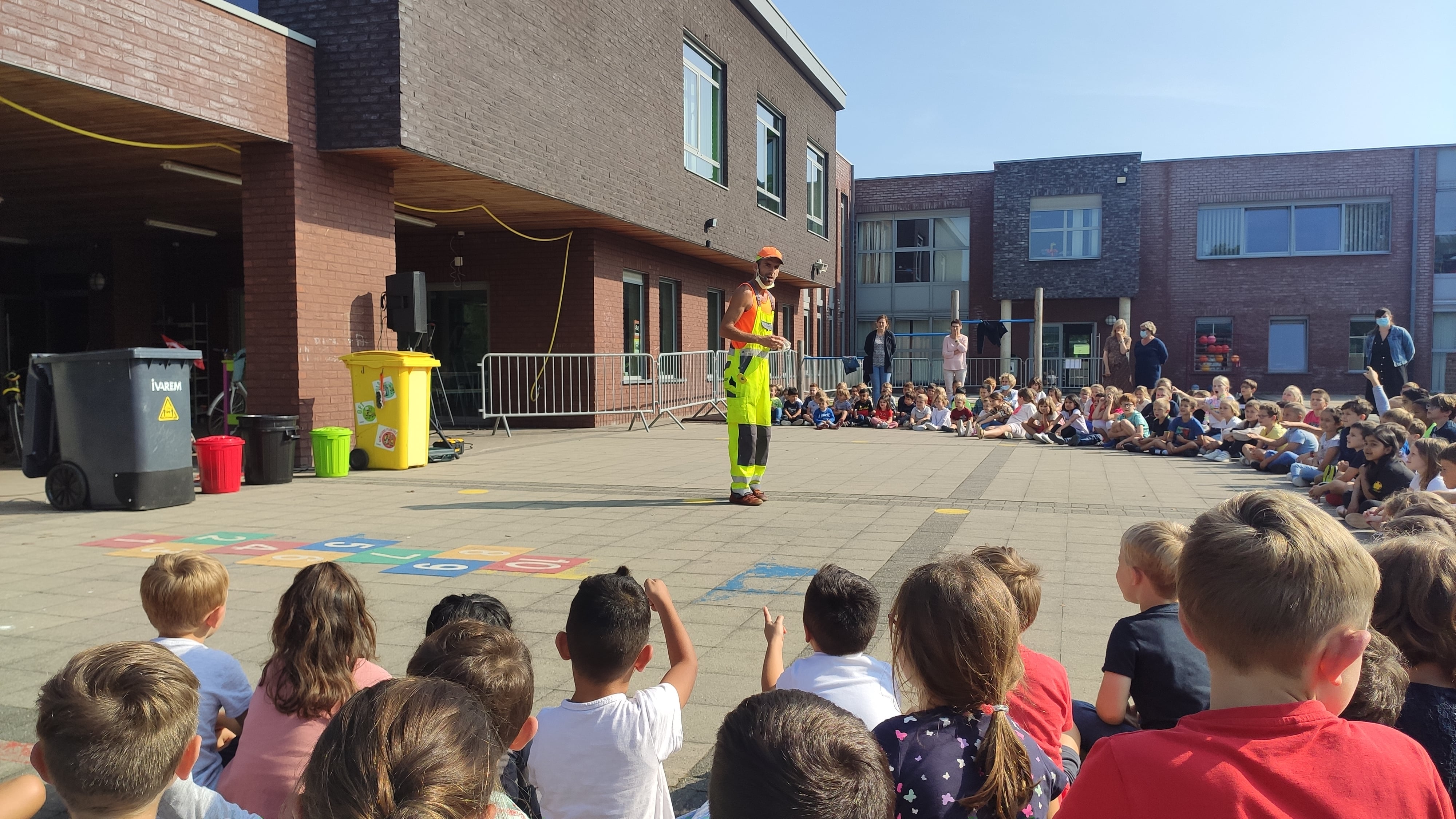 Straattheater Gusta met rotzooi