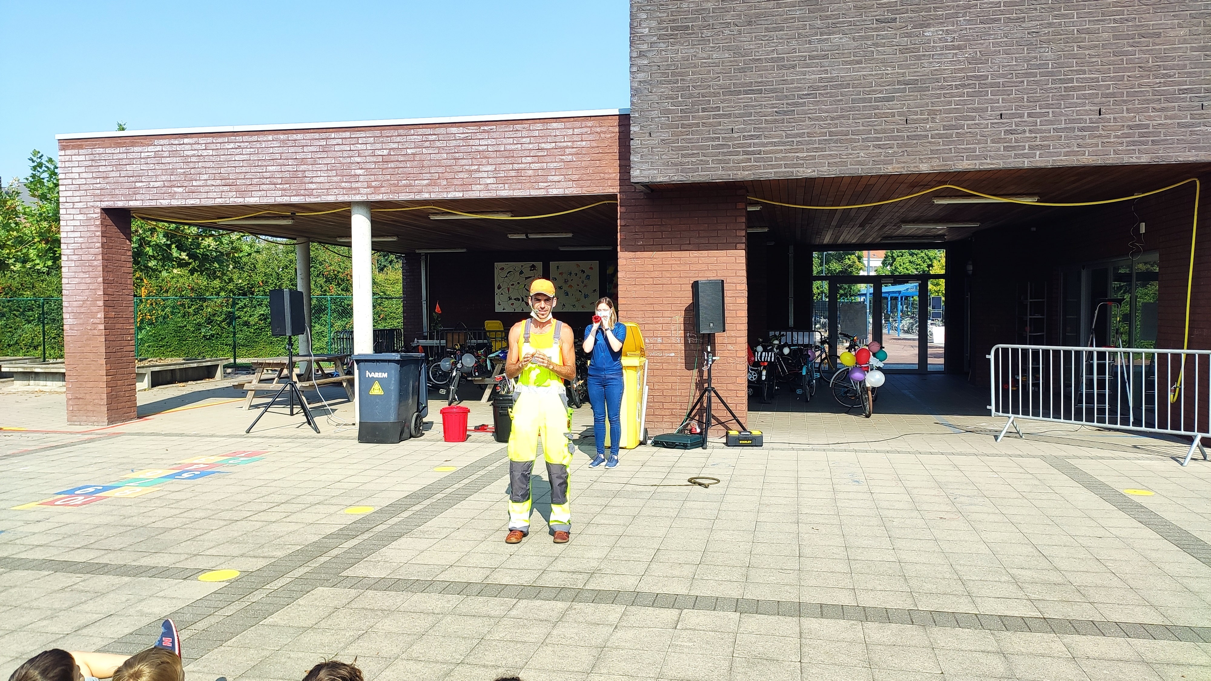 Straattheater Gusta met rotzooi